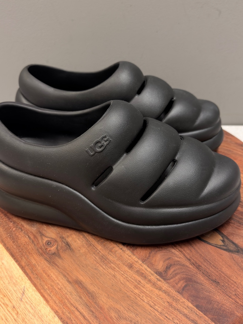 UGG Black Foam Platform Clogs Slip On Shoes Women’s Size 8